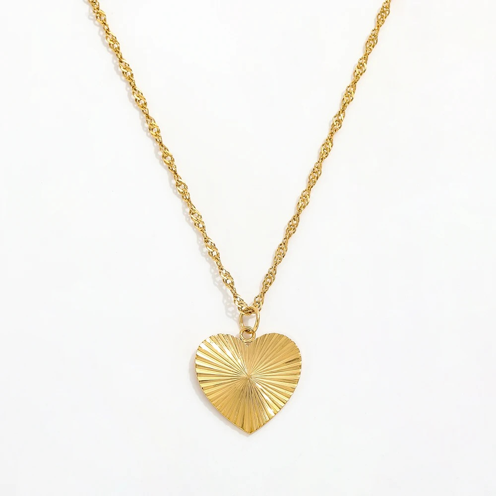 Ribbed Heart Necklace