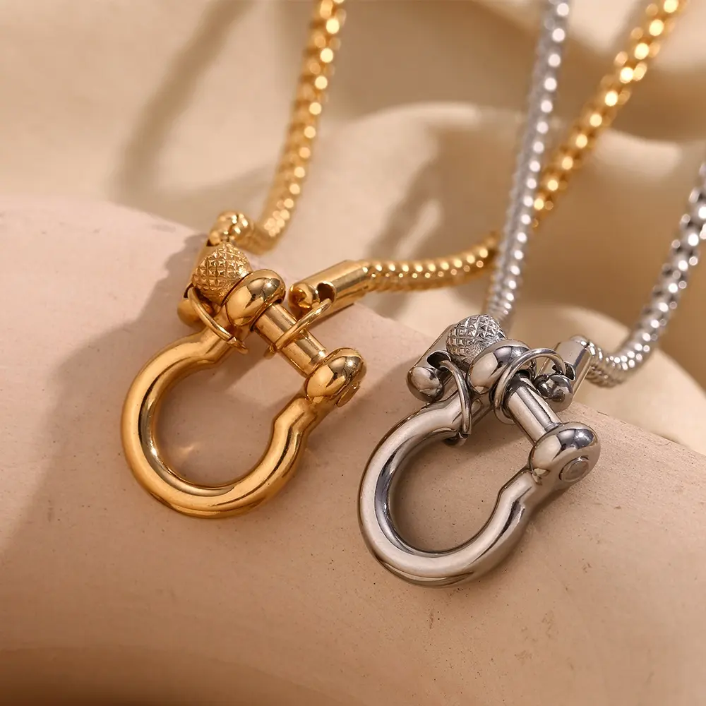 Buckle Lock Necklace