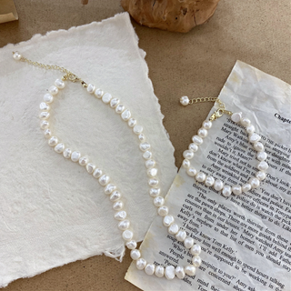 Faux Pearl Bracelet 18k Gold Non Tarnish with irregular white faux pearls and delicate gold-tone chain clasp